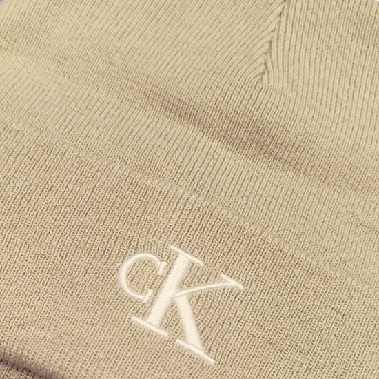 CALVIN KLEIN MONOGRAM EMBRO BEANIE CALVIN KLEIN MONOGRAM EMBRO BEANIE